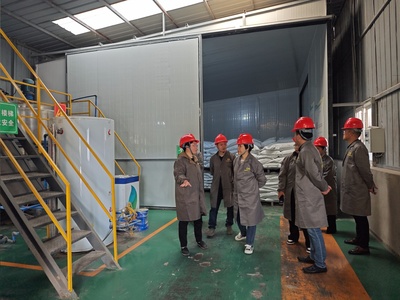 省饲料专家组到我县开展饲料生产许可证续展指导工作